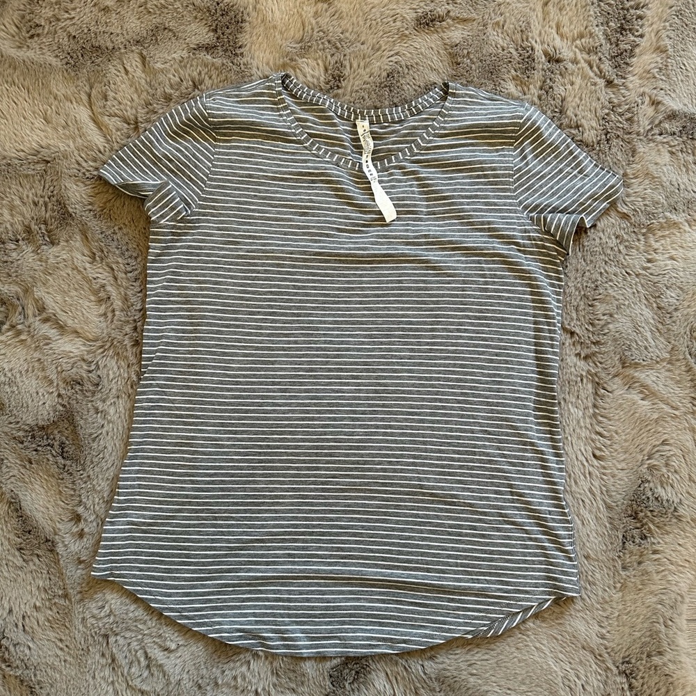 Lululemon stripped every day tee sz 8